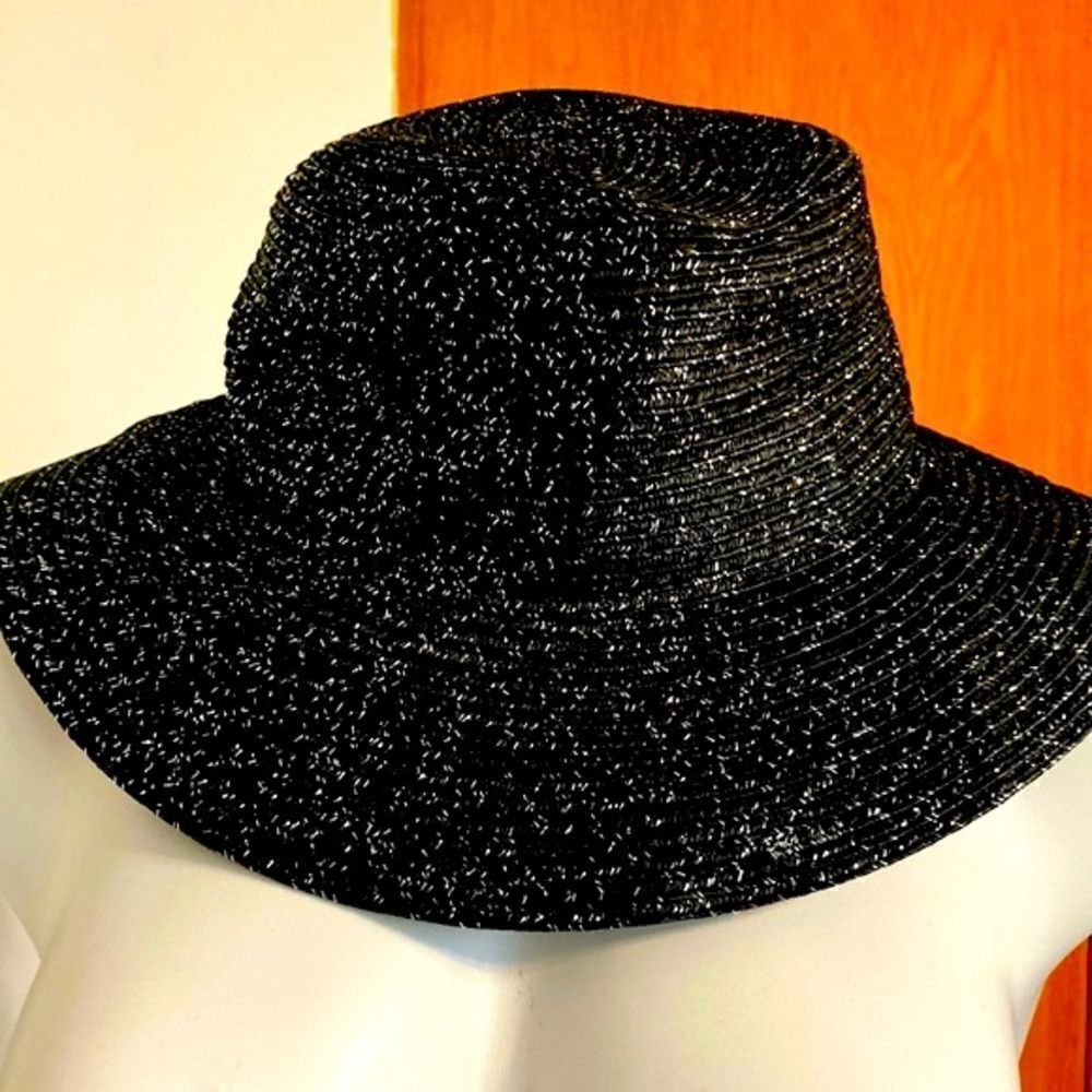 Adrienne vittadini hat